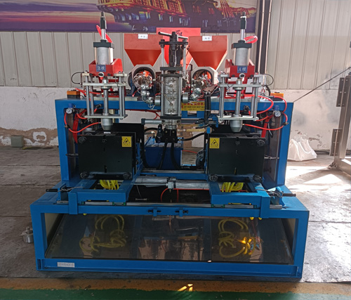 35、半自動(dòng)55型高阻隔吹塑機(jī)1.jpg